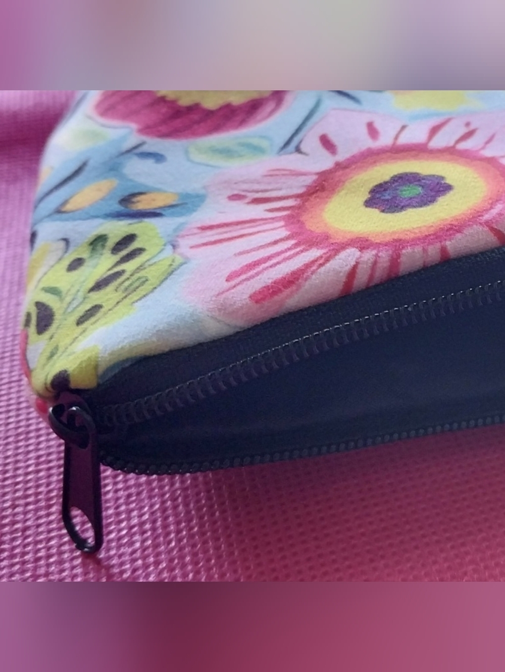 Floral Make-up Bag (Padded, Waterproof) - Picture 4 of 5
